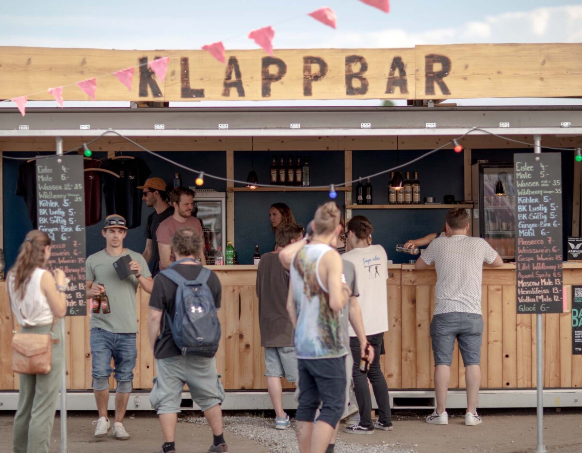 Barbetrieb der Klappbar auf dem Terrain Sud in Aarau während eines Events.