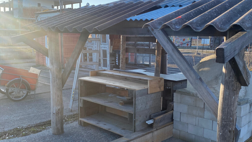 Impression zur Renovation des Pizzaofens auf dem Terrain Sud.
