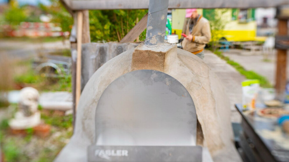 Impression zur Renovation des Pizzaofens auf dem Terrain Sud.