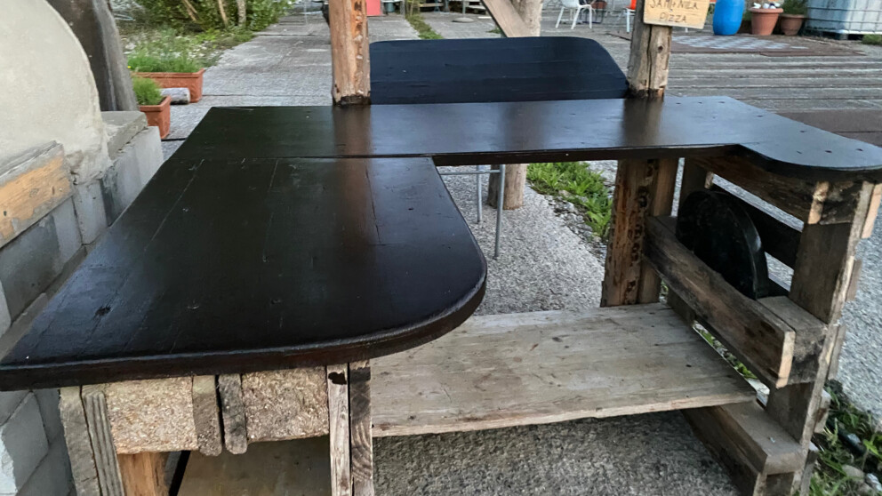 Impression zur Renovation des Pizzaofens auf dem Terrain Sud.