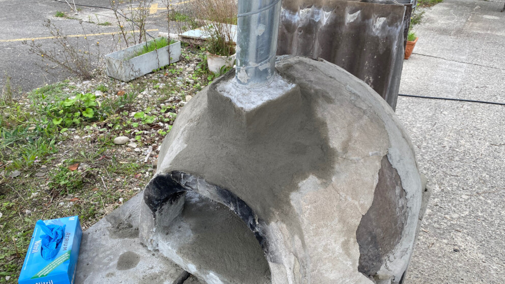 Impression zur Renovation des Pizzaofens auf dem Terrain Sud.