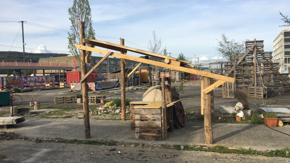 Impression zur Renovation des Pizzaofens auf dem Terrain Sud.