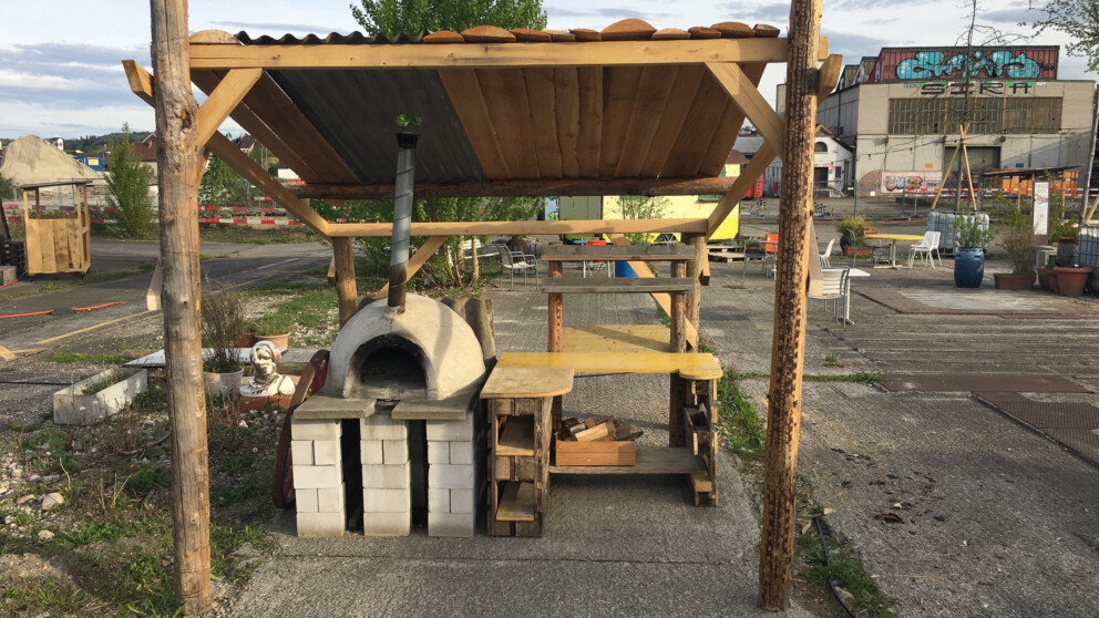 Impression zur Renovation des Pizzaofens auf dem Terrain Sud.