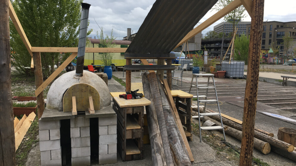 Impression zur Renovation des Pizzaofens auf dem Terrain Sud.