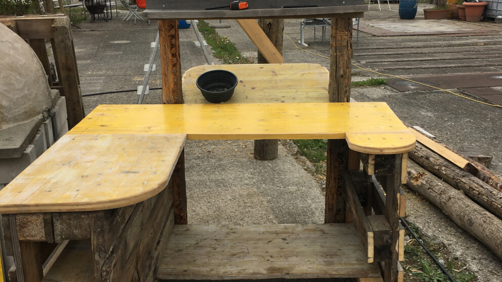 Impression zur Renovation des Pizzaofens auf dem Terrain Sud.