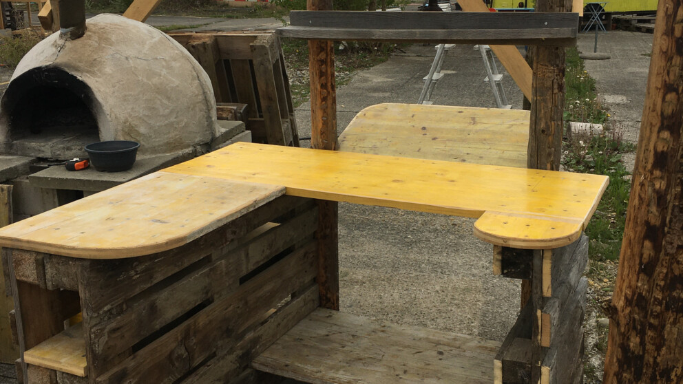 Impression zur Renovation des Pizzaofens auf dem Terrain Sud.