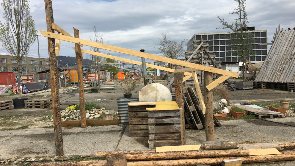 Impression zur Renovation des Pizzaofens auf dem Terrain Sud.