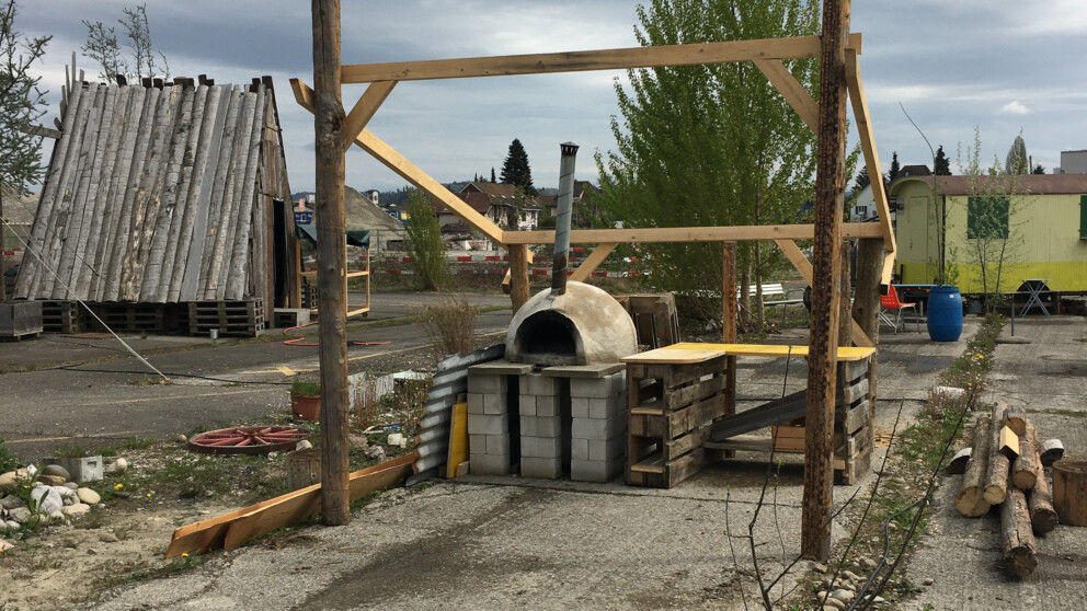 Impression zur Renovation des Pizzaofens auf dem Terrain Sud.