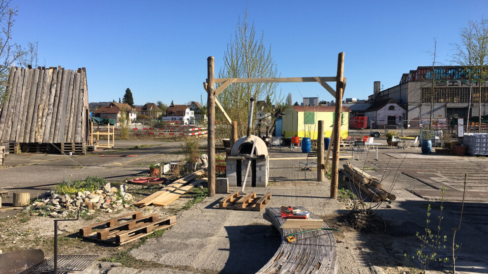 Impression zur Renovation des Pizzaofens auf dem Terrain Sud.
