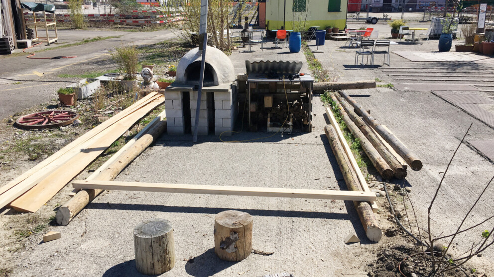 Impression zur Renovation des Pizzaofens auf dem Terrain Sud.